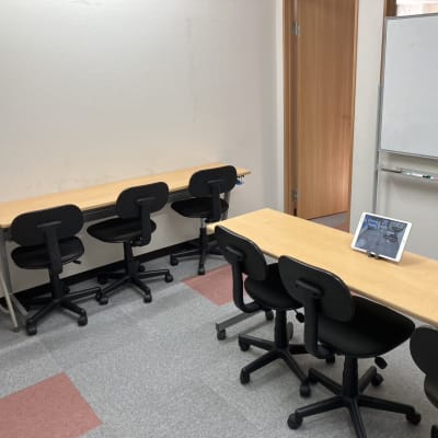 授業風景です。集団の部屋で行います。