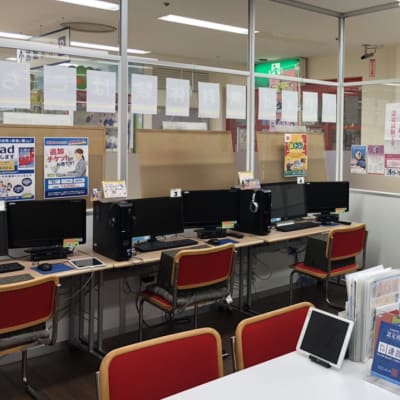 授業スペースは姉妹校のパソコン教室も運営しています
