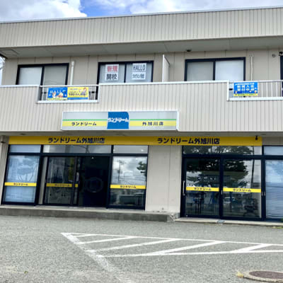 駐車スペースが広いので送迎がラクラクです♪