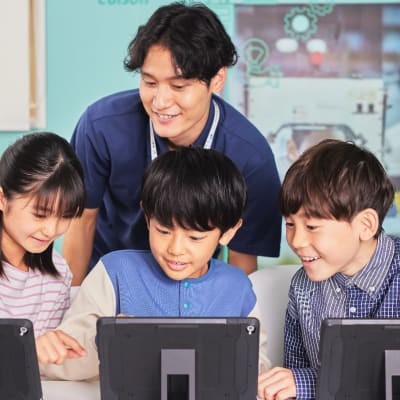 子どもの宝石を見つける教育「やる気スイッチグループ」の指導メソッドを用いて、一人ひとりの生徒に寄り添い、得意を小集団のレッスンを実施しています。