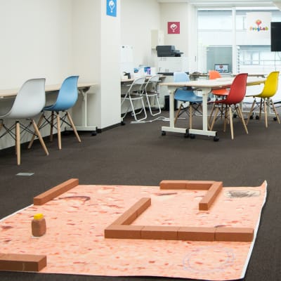 【プログラボ四条烏丸】阪急 烏丸駅・地下鉄 四条駅 直結ですので、便利に、安全に通っていただけます。 生徒のみなさんは、京都市を中心に幅広く在籍しています。