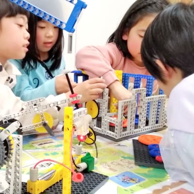 ブロックを使い、モノの仕組みを学びます