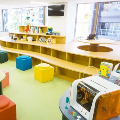 教室内はカラフルで楽しくなる工夫がされています