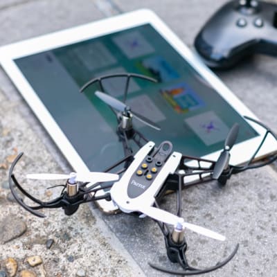 使用しているドローンとiPad教材