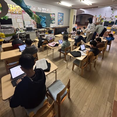 みなさん真剣にプログラミングに取り組んでいます！