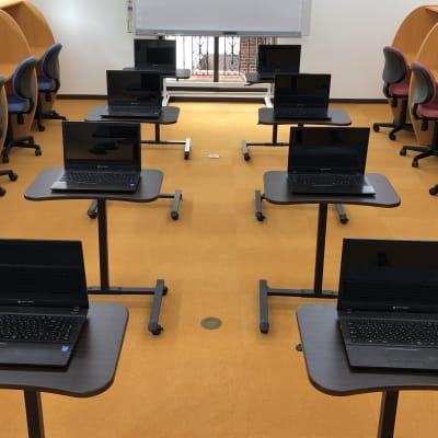 １クラス10名。二人の講師が徹底サポート