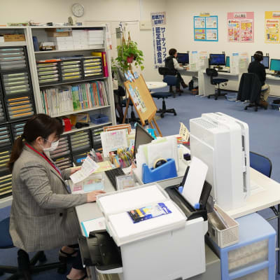 映像＆講師のサポートでマイペースに学べます。