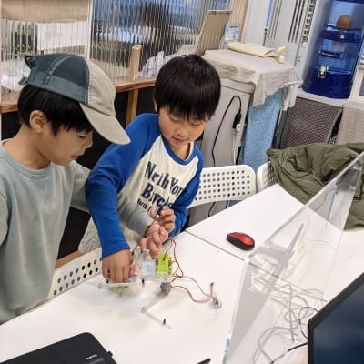 授業の様子：ロボットでバトル