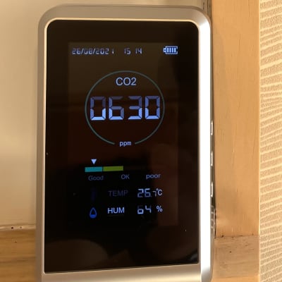 換気の指標となるCO2濃度計測器を設置しました