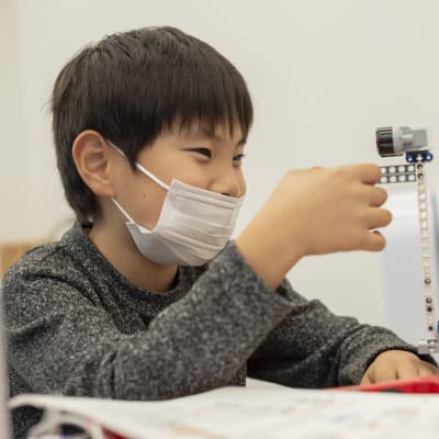 楽しく、好奇心を持って、夢中になれるロボットプログラミング（撮影：2020年12月）