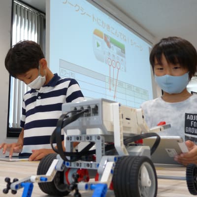 黙々と制作にはげむお子さまも多いです！