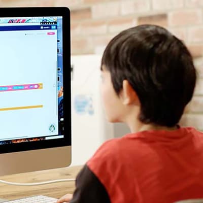 ブロックを使うビジュアルプログラミングだからわかりやすい！