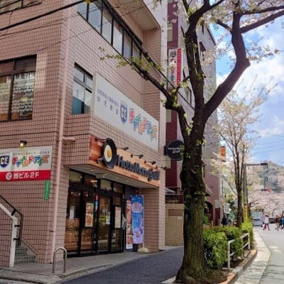 1階は「ほっともっと」さんです。左側の階段からお越しくださいませ。