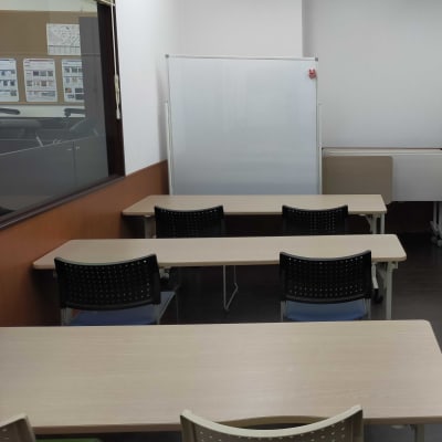 体験会では、こちらの教室を使うことも。開放的なお部屋で、プログラミングの楽しさに触れてくださいね（みなみ野教室）