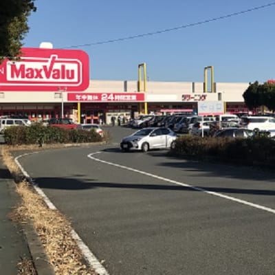 教室の前には広い駐車場があり送迎にご利用可能です！