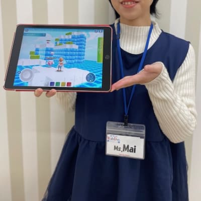 コーチの浜川と申します。子供達や保護者の方からはからは「Ms. Mai！」と呼ばれているので、お気軽にお呼びください（*^_^*）