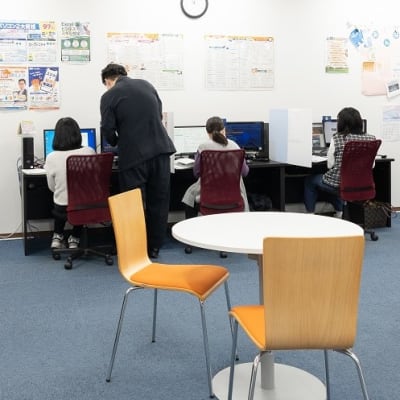 映像＆講師のサポートでマイペースに学べます。