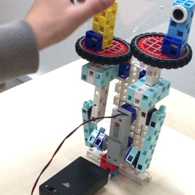 動く的当てゲーム