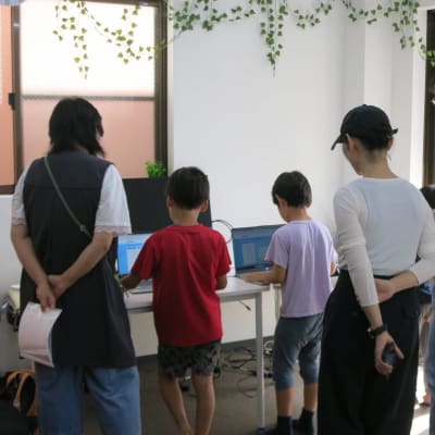 発表会後は家族に作品触れてもらうなど。温かい場所に。