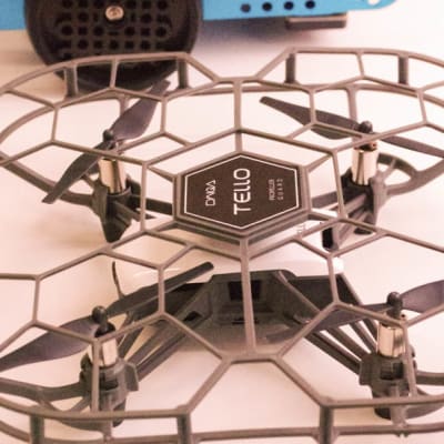 教室の人気者TELLO君。いつでもスタンバイOKです！