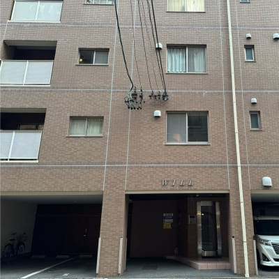 自転車でご来校される場合はエントランス左側のスペースをご利用ください。