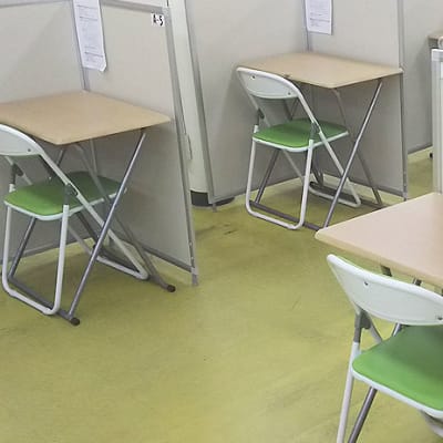 教室は広く明るい場所になります。