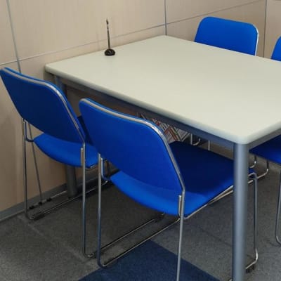 面談はこちらで行います 定期的にこの席でお話をさせていただきます