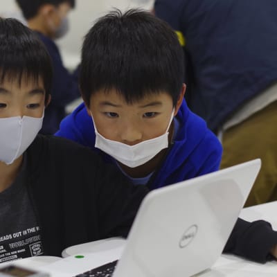 ペアワークでミッションクリアに向け取り組みます