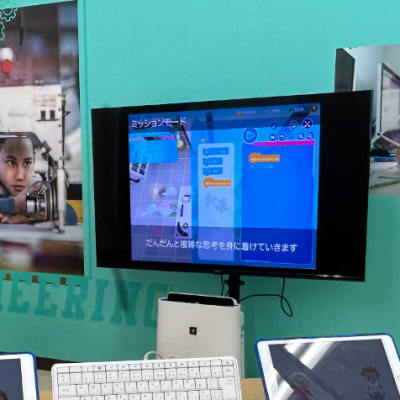 教室は2クラスご用意しており、ipadを使用してプログラミングを学んで頂きます。