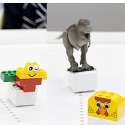 個性豊かなレゴ®を載せたtoio™