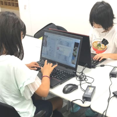 物語コースのレッスン様子で会話の内容を作成しています。たまにはバグ探しのために相手が作成したテスト画面を確認します。