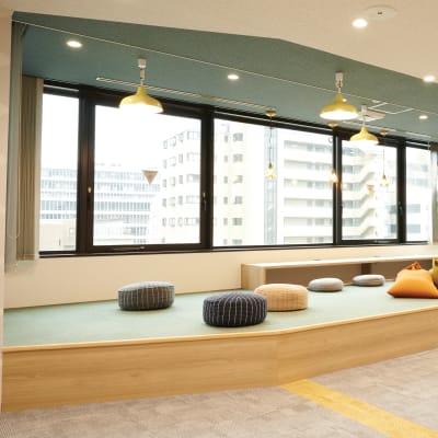 小上がりで休んだり、くつろぎながら制作活動を行うことができます！