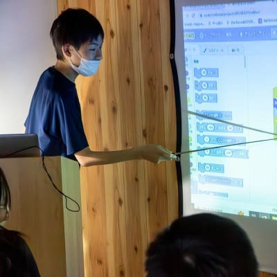 本格的なプレゼンテーション！伝え方だけでなく、「相手の話を聞く姿勢」も養います。