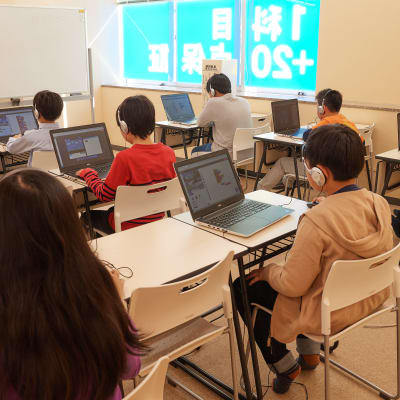 パソコン、タブレットは一人一台をご用意