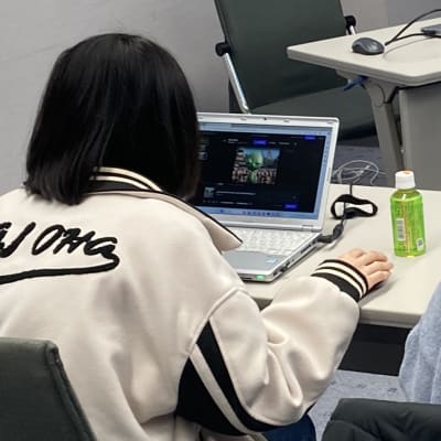 後ろ姿からも真剣さが伝わってきます。