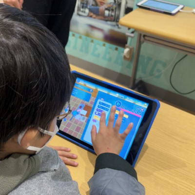 楽しみながらプログラミングを自分のペースで学んで頂けます。