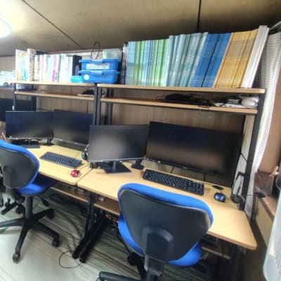 教室全体です。ここで勉強をして頂きます