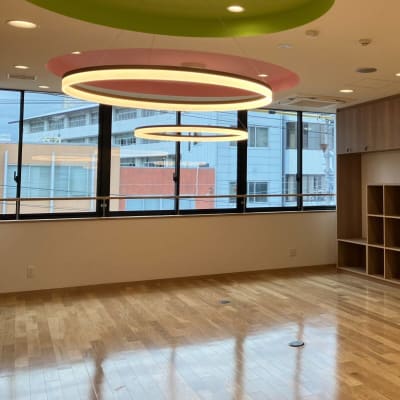 レキシア鷹匠３階の民間児童クラブ「Lapin（ラパン）」内で年長～小学生までのスクーリングを行っております。 随時見学・体験を受け付けております。詳しくはお問い合わせください。