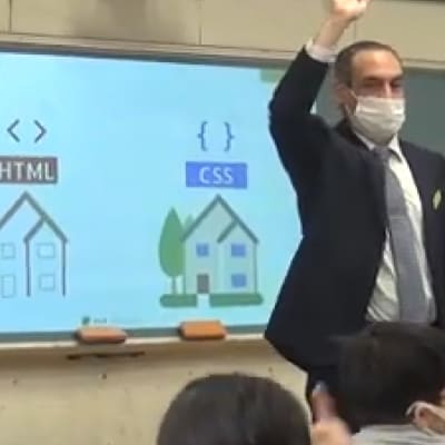 コードプログラミングクラスの教材「BSD Education」を使用したカリキュラムは、オンラインレッスンのほか、学校での出張授業を実施しています。