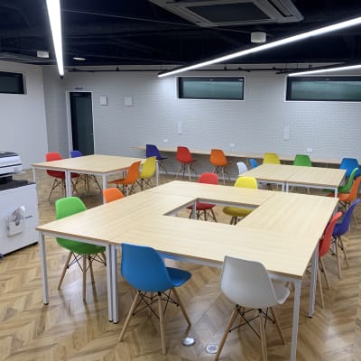 とてもおしゃれな学習君感。フリースペースで、好きな場所で勉強ができます。