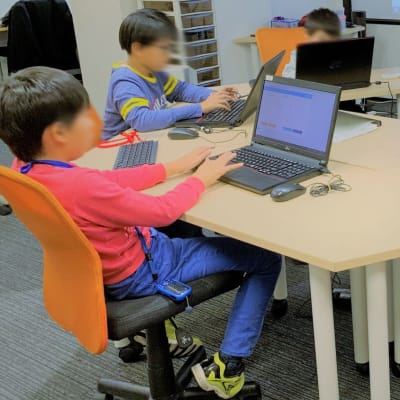 ミドルクラスはキーボードの練習を始めました