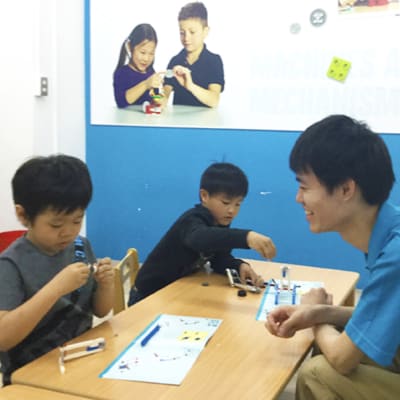 １レッスン６名〜８名までの少人数制