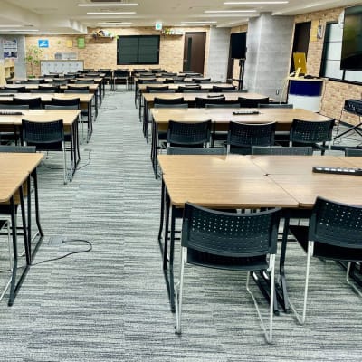 普段はN高のキャンパスとして利用しているフロアにあり、広々とした教室でレッスンが受けられます！