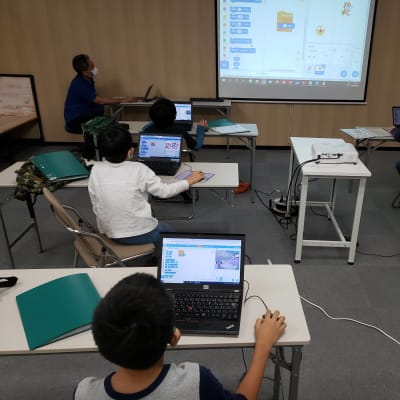 キッズプログラミングスクール8x9ATC校　レッスン風景３