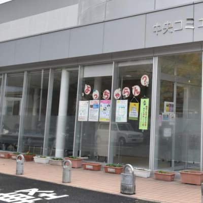 大野城中央コミュニティセンター外観でJR大野城駅と西鉄白木原駅から徒歩7分程度の場所にあり、駐車場も敷地内にあります。