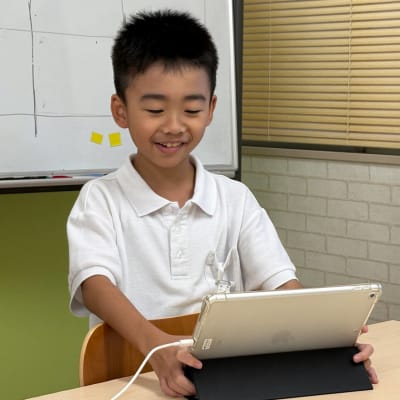 答えは教えず、ヒントを出します。自分の力でクリアできることが大切です。できて褒められるとやる気がさらにUP♪