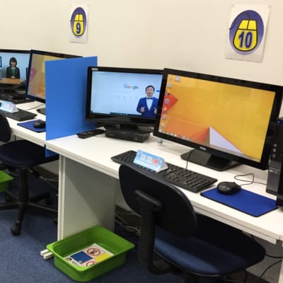 授業スペースは姉妹校のパソコン教室も運営しています