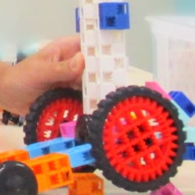 TELACO一社校のブロックレッスンでは体験して学ぶことを大切にしています。