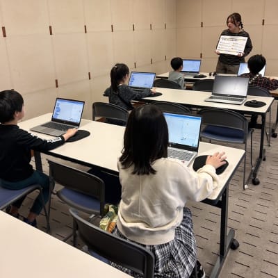 プログラミングイベントの様子、みんな真剣です