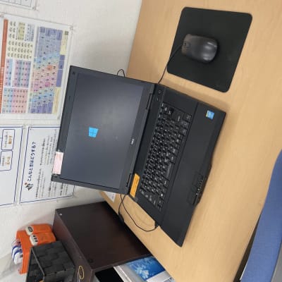 ノートパソコンを使って学習します